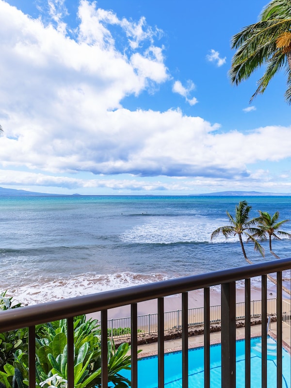Hono Kai C1 Lanai Ocean and pool View