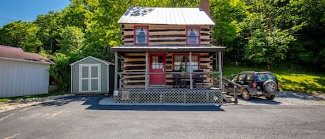 200 Year Old Cabin with modern conveniences.