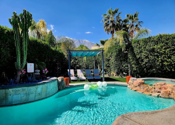Private backyard oasis!