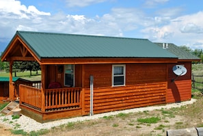 Wolf Den Cabin- side view