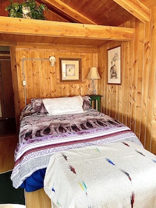 'Wolf Den'-A Perfect Romantic Honeymoon cabin and a Sportsman's Paradise Cabin