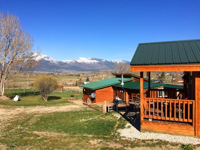 'Wolf Den'-A Perfect Romantic Honeymoon cabin and a Sportsman's Paradise Cabin