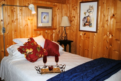 'Wolf Den'-A Perfect Romantic Honeymoon cabin and a Sportsman's Paradise Cabin