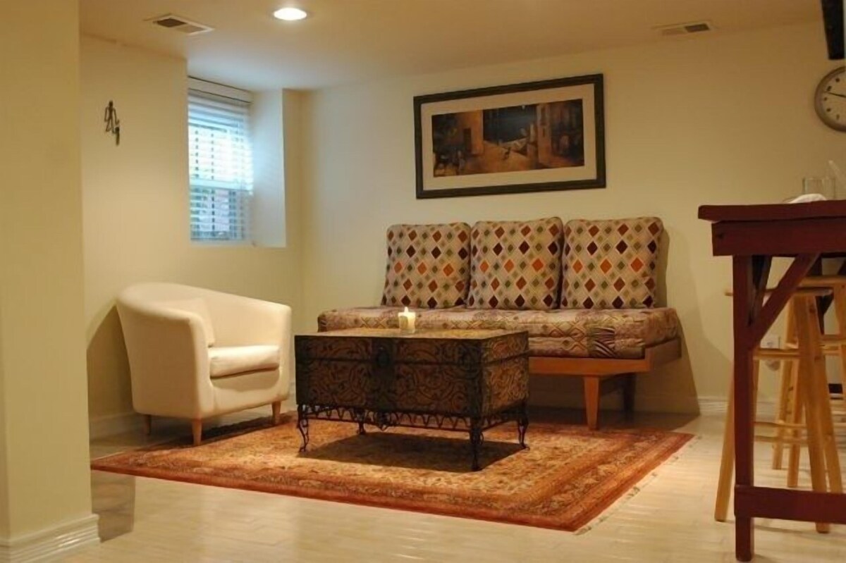 Cap Hill: Large Urban /Luxe Studio. Sleeps 1-4, Walk to Capital, Union Station