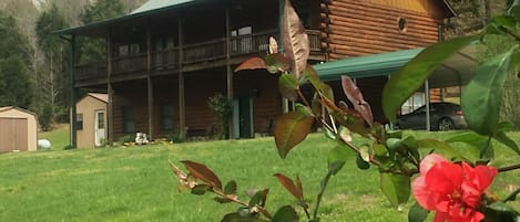 The Log Cabin is a great place for family & friends to enjoy some peace & quiet.