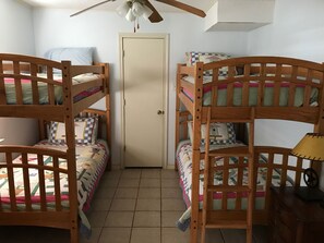 Two bunk rooms one blue and one pink !
