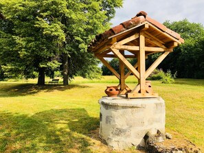 Well and gardens