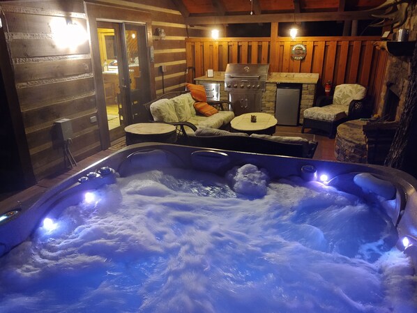 THE gathering place!!  7 person NEW hot tub, outdoor BBQ kitchen & LR fireplace!