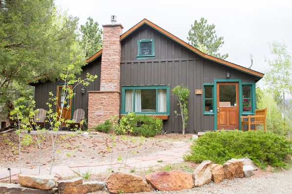 Classic Colorado Cabin totally updated and in 2017... completely refurbished! 