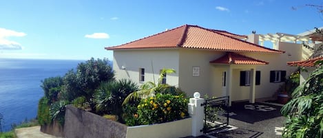 Casa do Gabriel with a 180 view of the Ocean