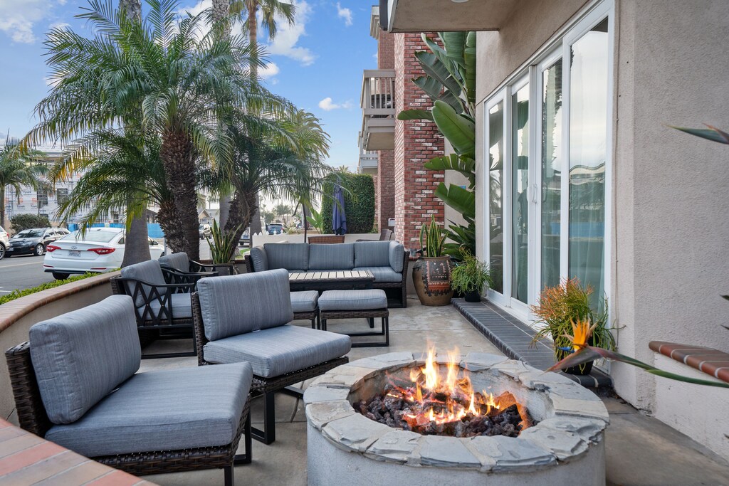 The W home AC Steps to beach, Pier, Fire feature, roof top deck, BBQ area.