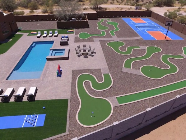 [Resort Property] with Mini Golf, Basketball, Pickleball, Bowling, Pool, Hot Tub, Fire pit, and more!