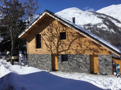 Modern chalet, very comfortable and quiet. Ideal for 2 or 3 families.