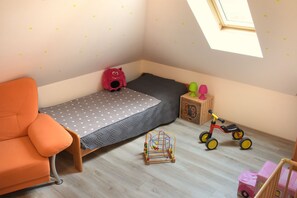 Familienzimmer mit Einzelbett (Kinderbereich)