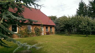 Former farmhouse with a modern apartment in an idyllic field edge location