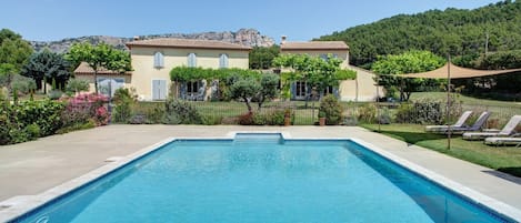 La Bastide et sa grande piscine chauffée