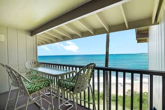 Breathtaking Oceanfront Views from Top Floor Condo at Wailua Bay View – A Coastal Paradise!