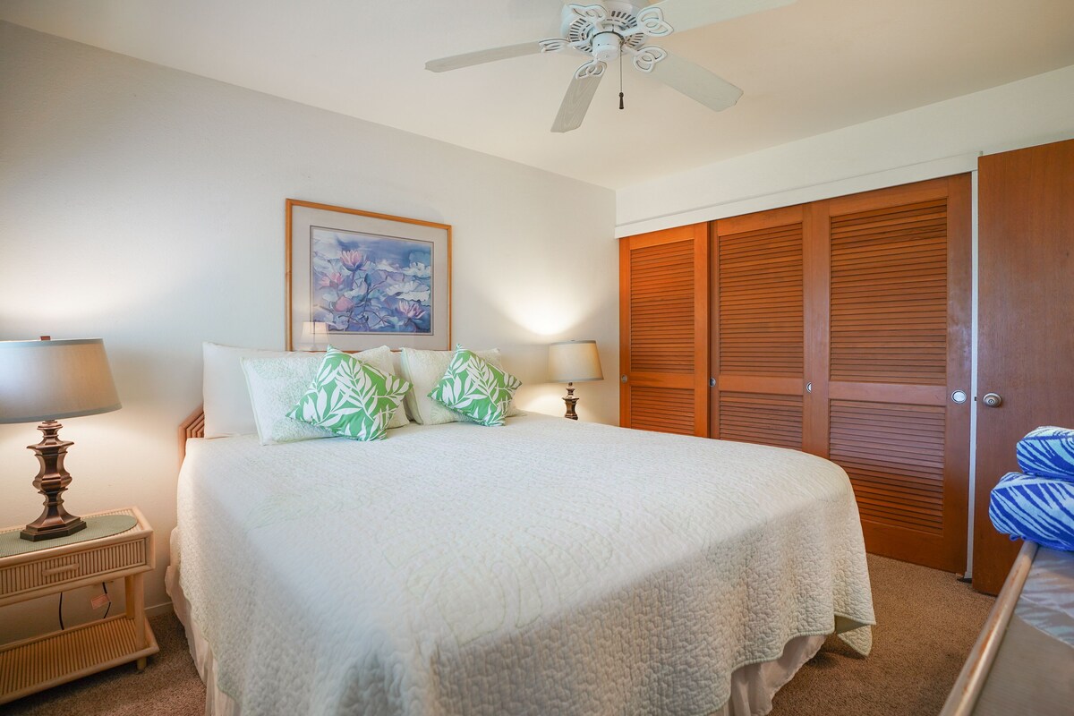 Stunning Oceanfront View Top Floor Condo at Wailua Bay View