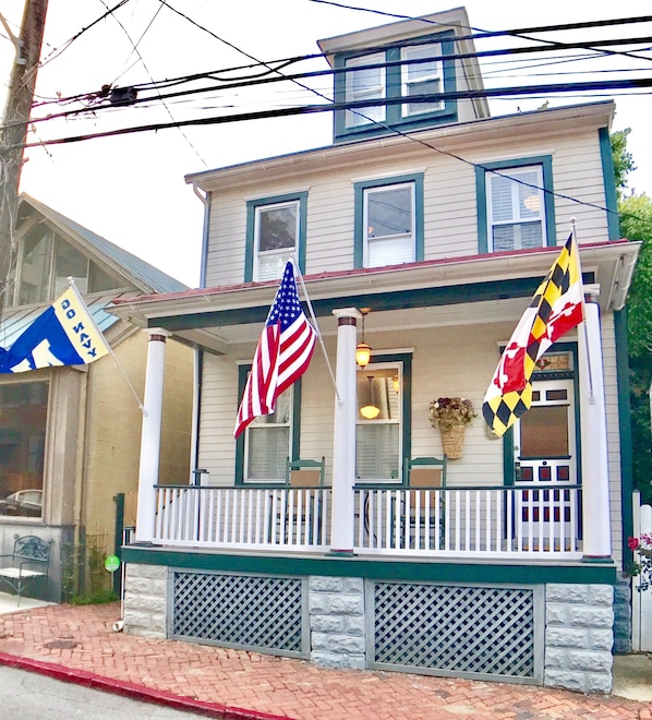 Stately Historic Colonial in the heart of Downtown Annapolis