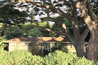 May Special! 4 Bed/4 Bath Kama'aina-Style Home across the street from Napili Bay