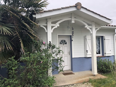 Ferienhaus / Eigenheim mit Garten, der am Rand des größten Sees von Frankreich geschlossen wurde