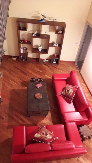 Salon - top view
