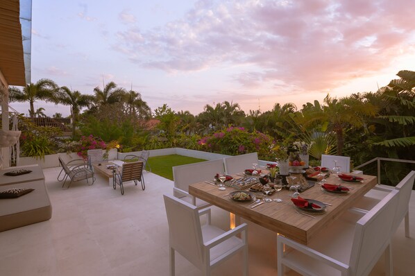Outdoor dining