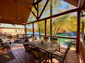 Eat your meals as you enjoy the lakefront scenery.