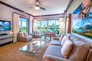 H205_Spacious living room with queen size platform sleeping sofa
