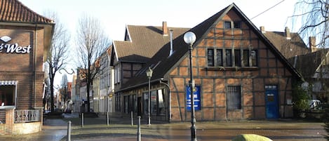 Blick auf die Wohnung und die Große Straße