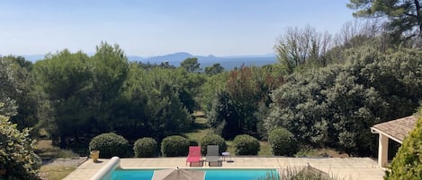 Une vue panoramique époustouflante, plein sud,  jusqu'à la Saint Victoire 