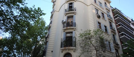 Paris in Buenos Aires: Exterior View