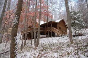 A cozy, accessible hideaway during winter weather 