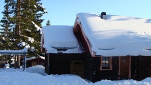 Tomtelandstugan, vinter.