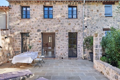 Luxuriöses charmantes Haus 18.Jh mit grosser Terrasse im provenzalischen Dorf