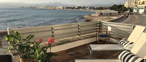 Vista desde la terraza delantera, para disfrutar de la brisa marina