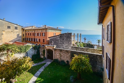 LAWRENCE'S FORMER MANSION WITH BALCONY AND LAKE VIEW