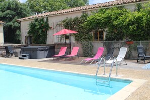 Pool and jacuzzi