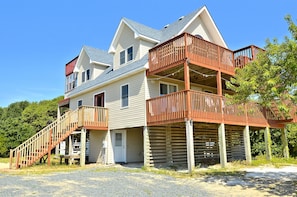 Twin Shores at Carova beach, 4 bed, 3.5 bath, sleeps 8 adults or 6 adults 3kids