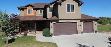 1/3 acre with large flat grass area to play games. Rocking chairs on the porch.