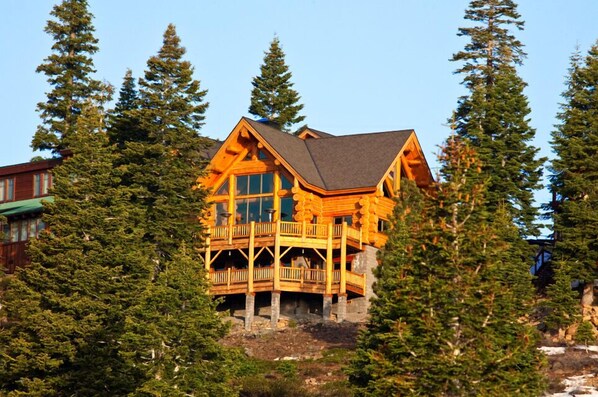 A truly UNIQUE Log Home!!!