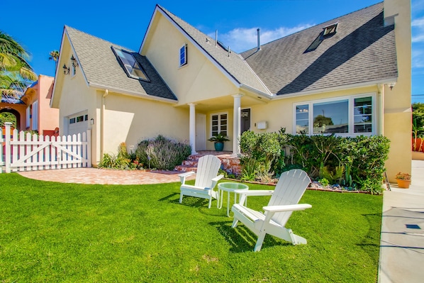 Lush, sunny Front Yard.