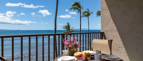 Dining on the Lanai with a view!