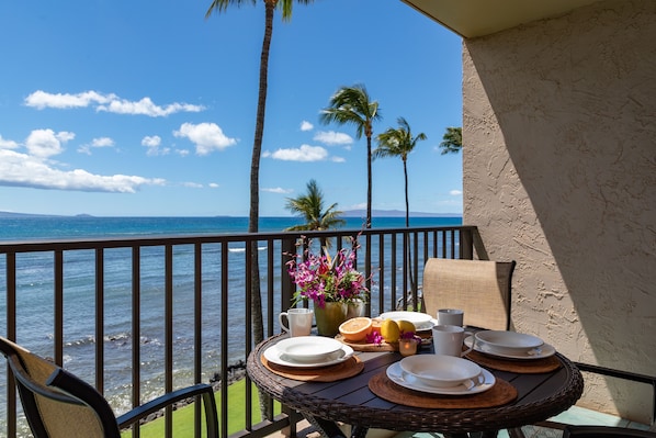 Dining on the Lanai with a view!