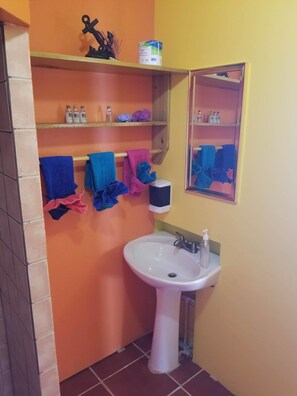 Yellowtail Cabana Wash Basin