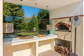 Traditional wood fire oven for special pizza chef experiences