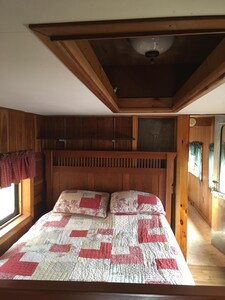 Surprisingly spacious Historic Railcar on Beautiful Skaneateles Lake