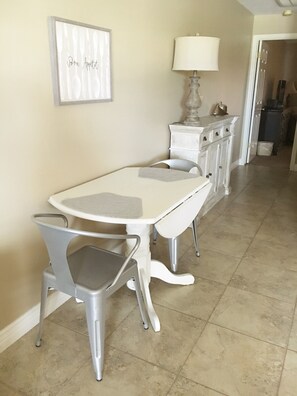 Kitchen table 