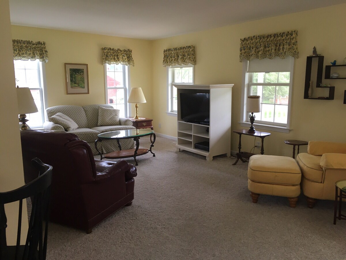 Newer Country Home In Scenic Setting Close to Dreams Park and All Star Village.