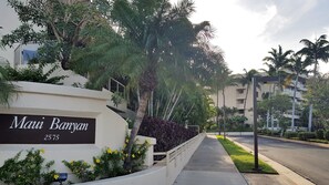 Maui Banyan front entrance